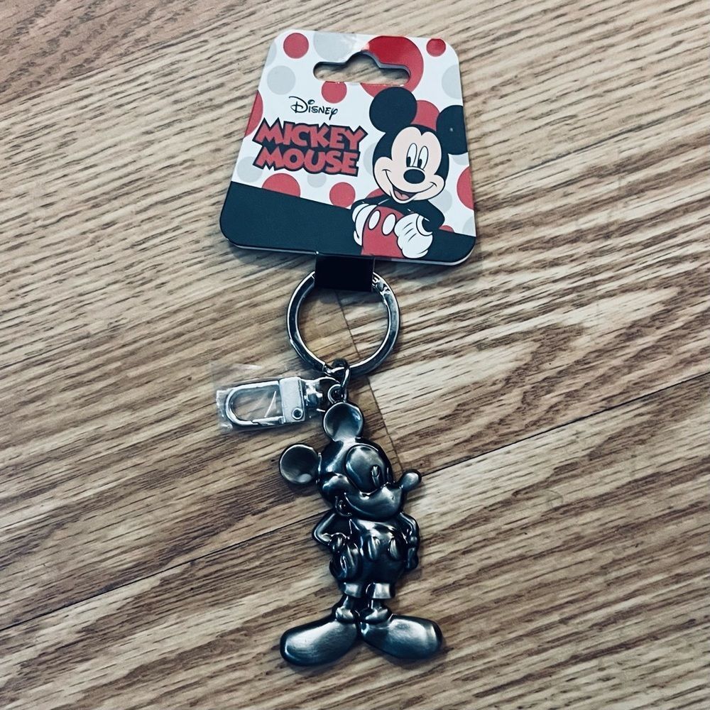 NWT Disney Minnie Mouse Pewter Key Chain